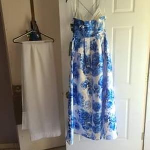 Junior dress size 7 with pockets.